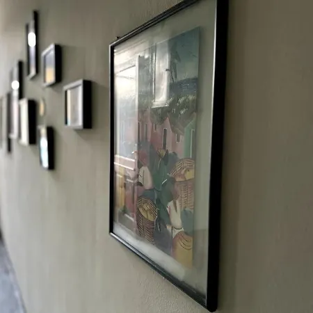 Spacious And Stylish In The City Center *