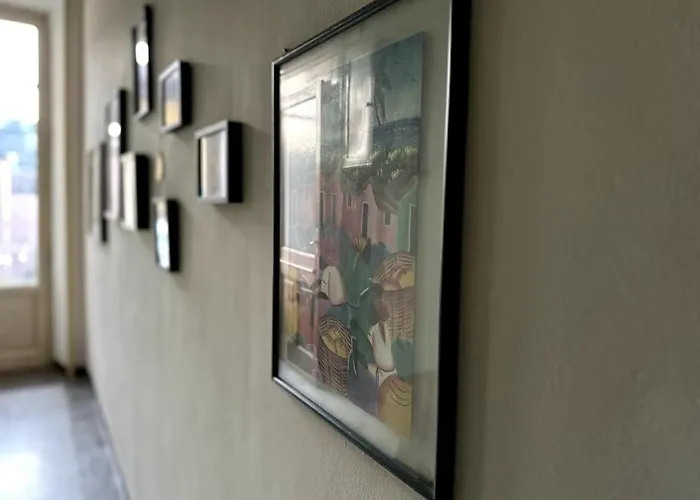 Spacious And Stylish In The Center *