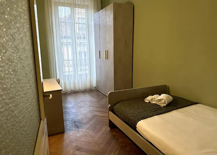 Spacious And Stylish In The Center Turin