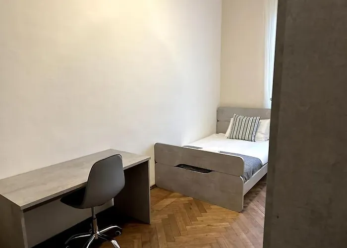 Spacious And Stylish In The Center Turin