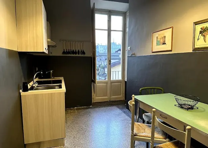 Spacious And Stylish In The Center Apartment