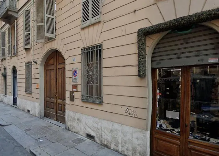 Spacious And Stylish In The Center Turin