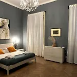 Spacious And Stylish In The Center דירה *